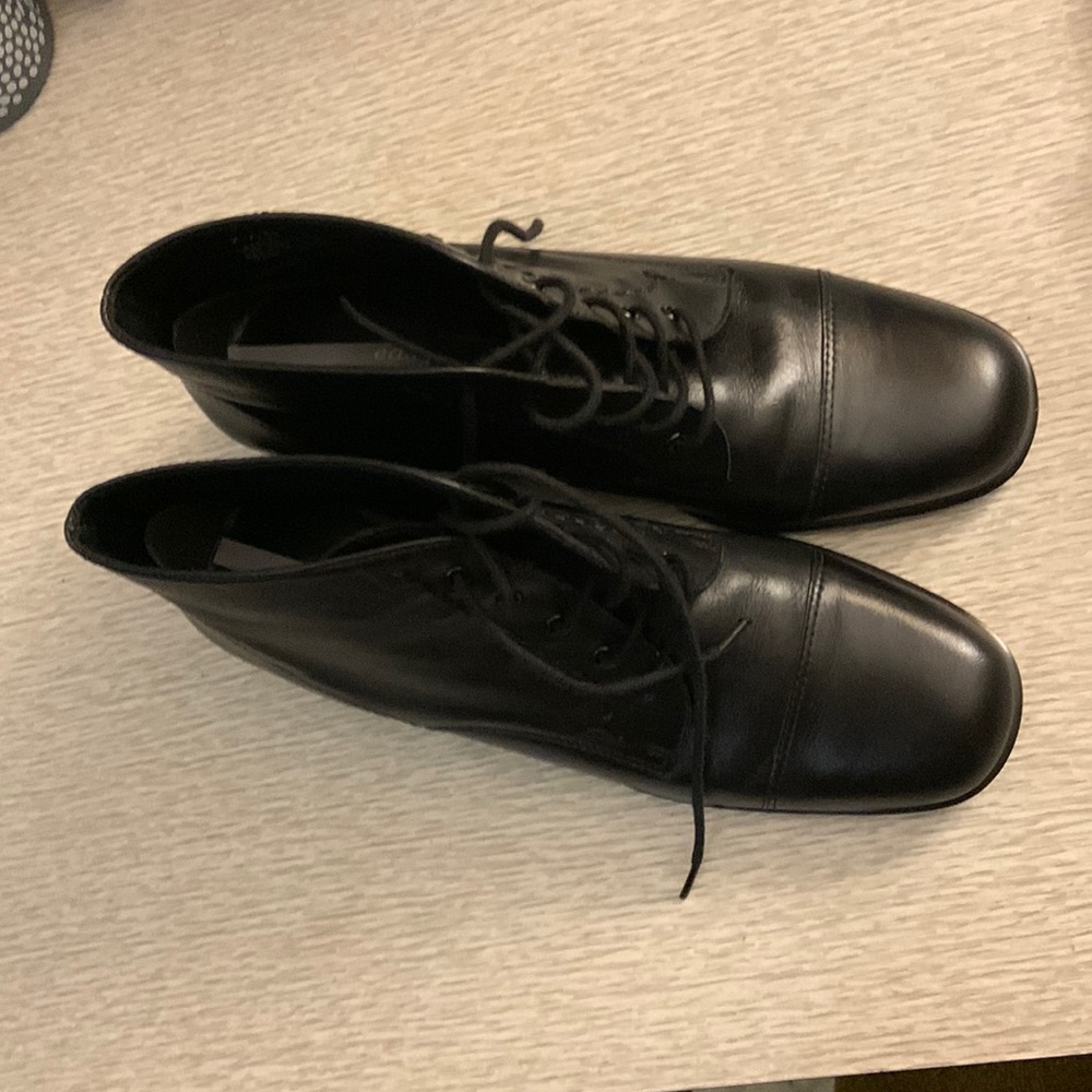 Easy Spirit Harverd Women's Lace Up Leather Shoes 7.5 A.  Made in Brazil